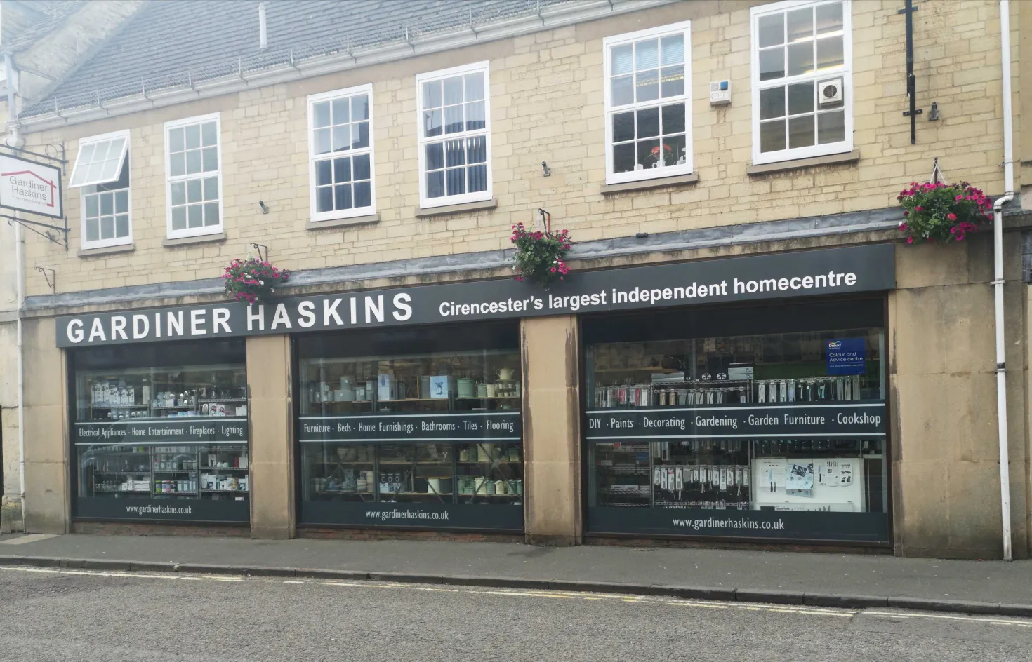 Customer Reviews of Gardiner Haskins Cirencester image