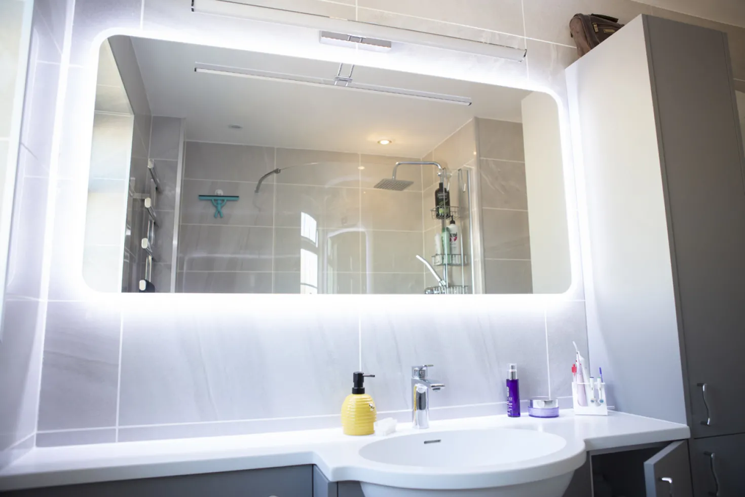 All About The Curves Bathroom Renovation image