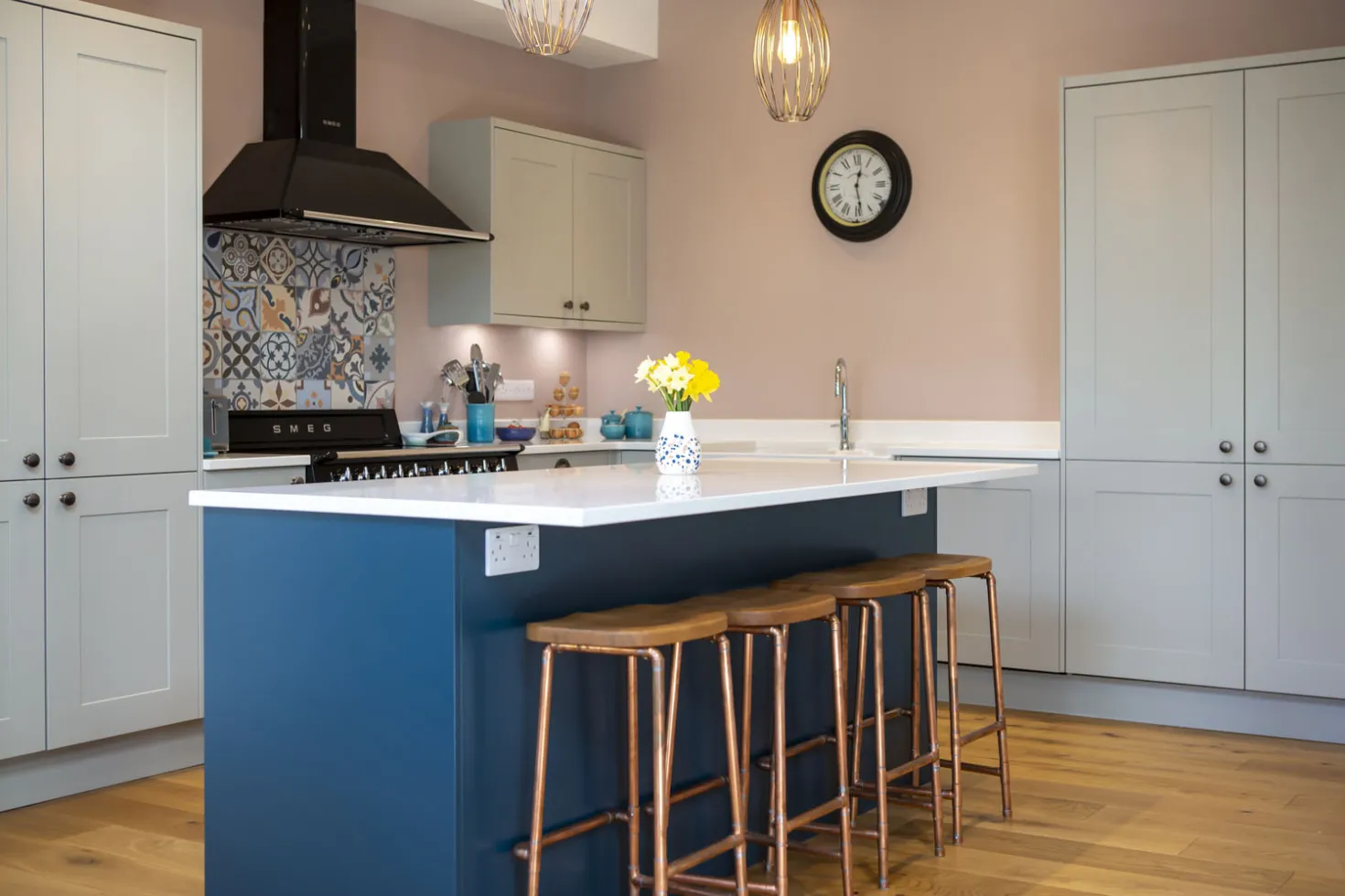 A Showstopper in Pink Kitchen image