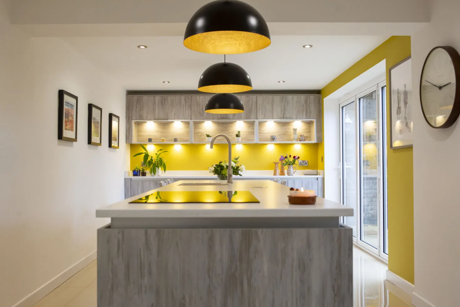 Bright & Light Crown Handleless Kitchen image