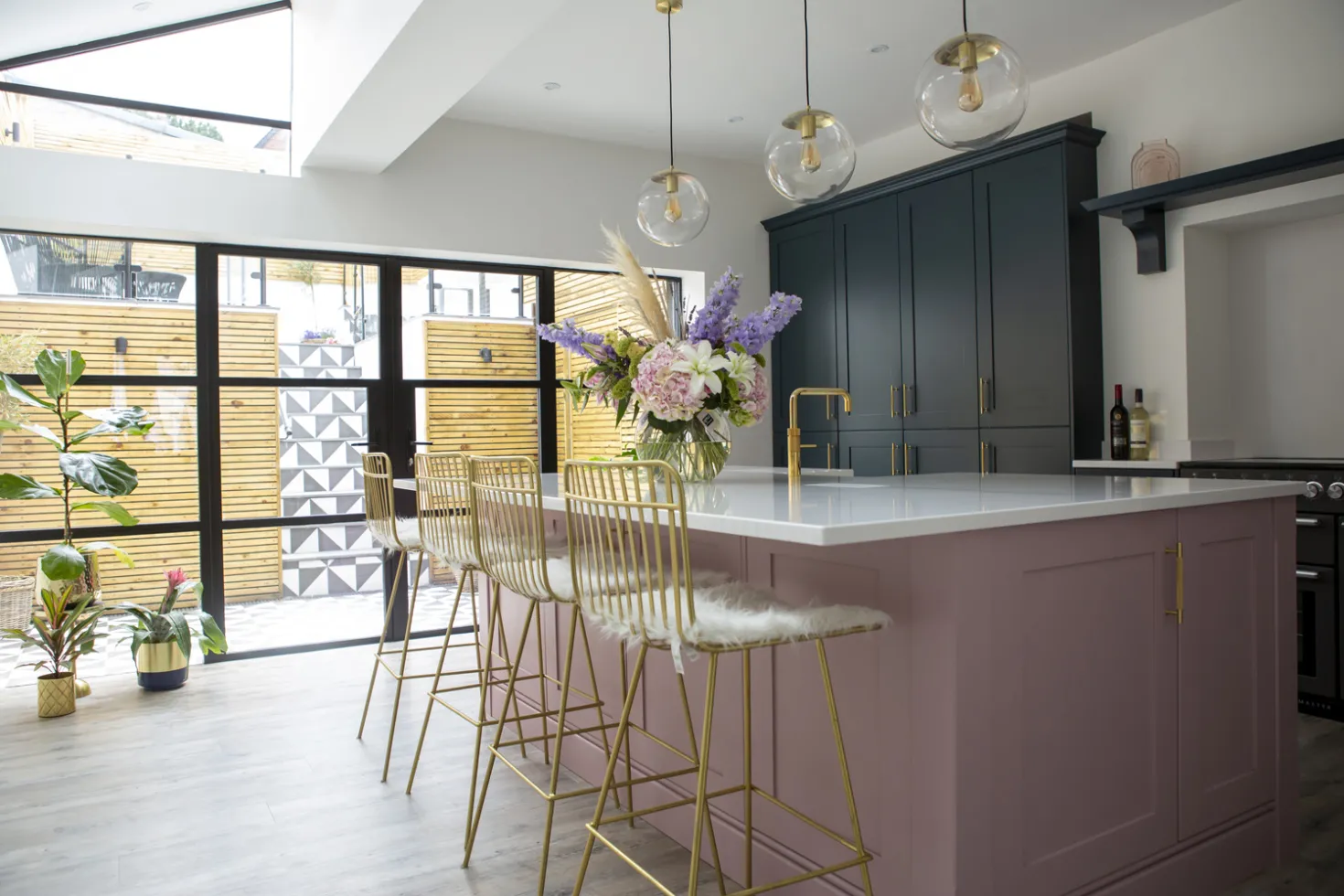 Luxurious Pink & Navy Stoneham Kitchen image
