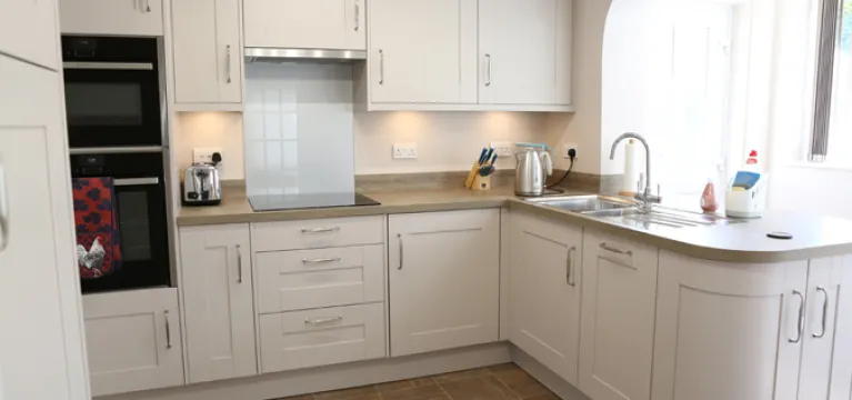 English Rose Cream Shaker Kitchen image