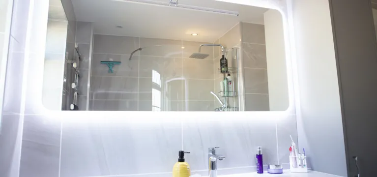 Bathroom Case Study: All About The Curves image