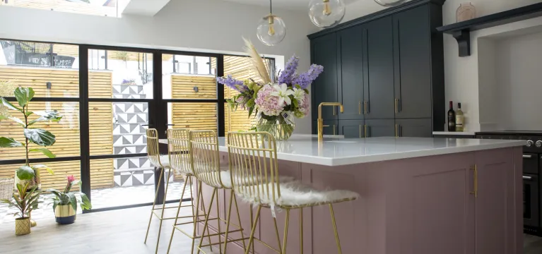 Luxurious Pink & Navy Stoneham Kitchen image