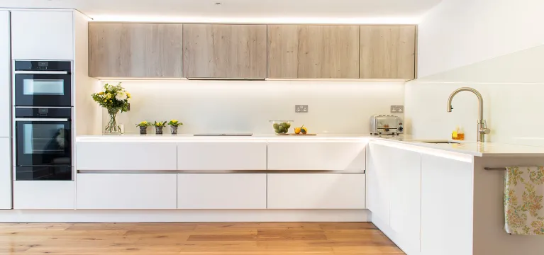 Modern & Glamorous Handleless Kitchen image