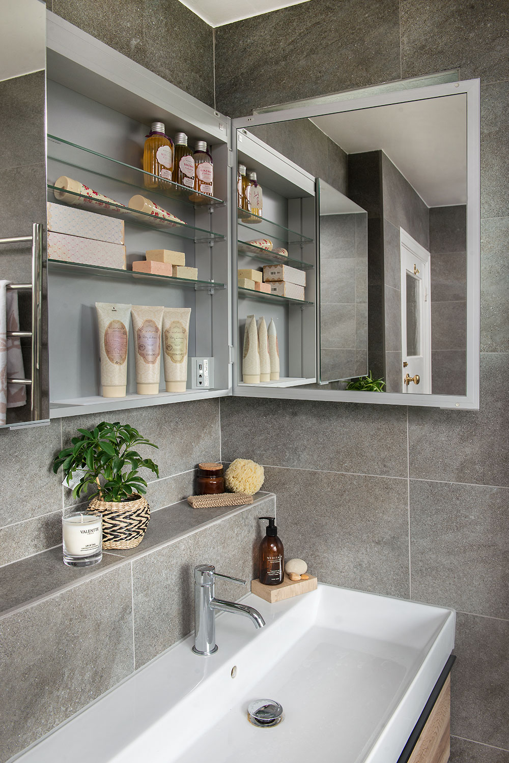 Practical storage solutions for the bathroom.