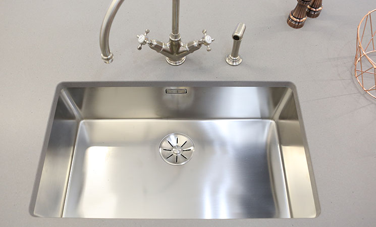 Under-mounted sink mounted underneath the worktop. 