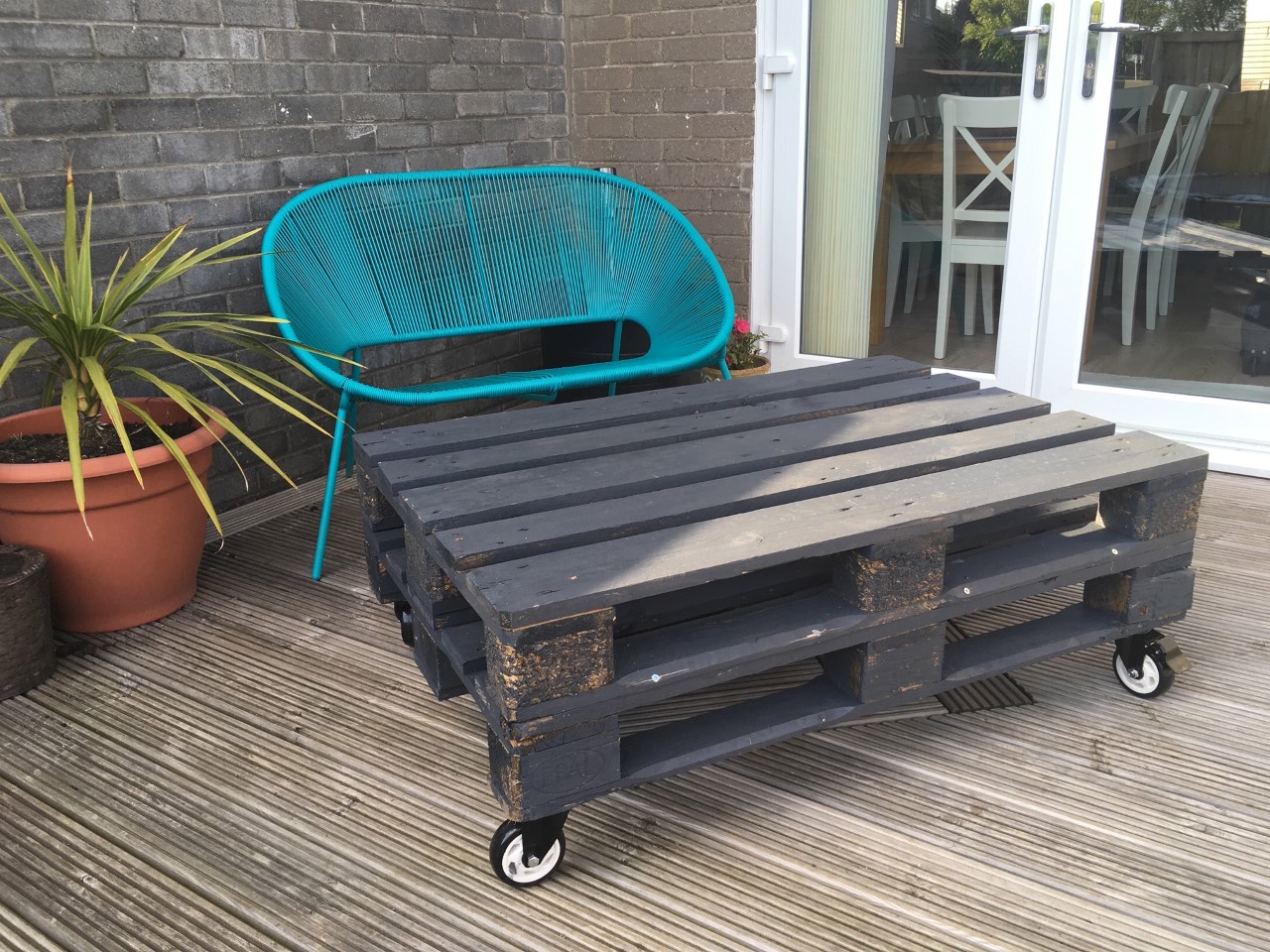 Painted pallet coffee table