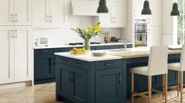Kitchen Cabinets & Door Handles 